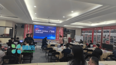 而社交裂变则操纵AI算法优化分享机
